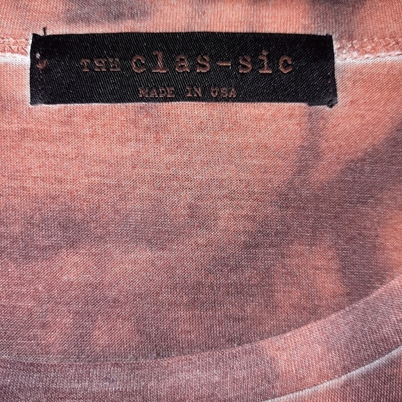 The Clas-sic Women's Capped Sleeved Crop Top - Picture 3 of 3